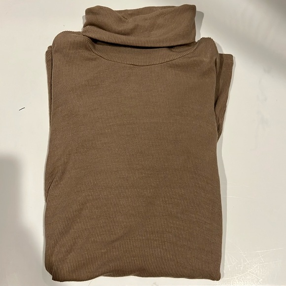 Three Dots Turtleneck - Picture 2 of 9